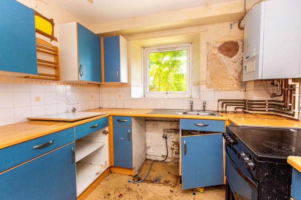 Property photo 2 of 9 Kitchen