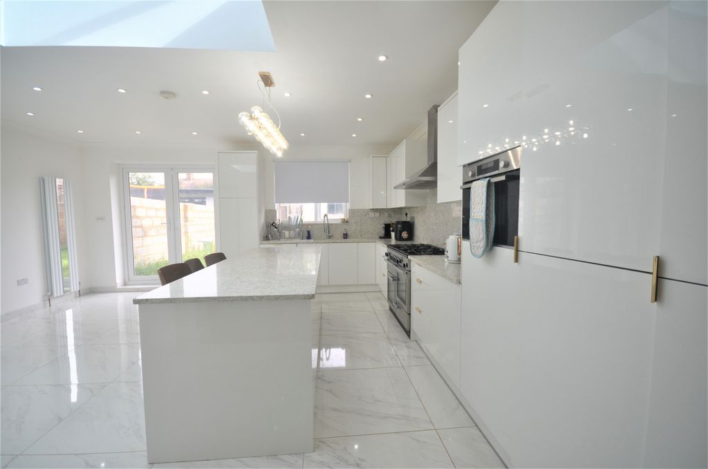 Property photo 2 of 15 Gallery