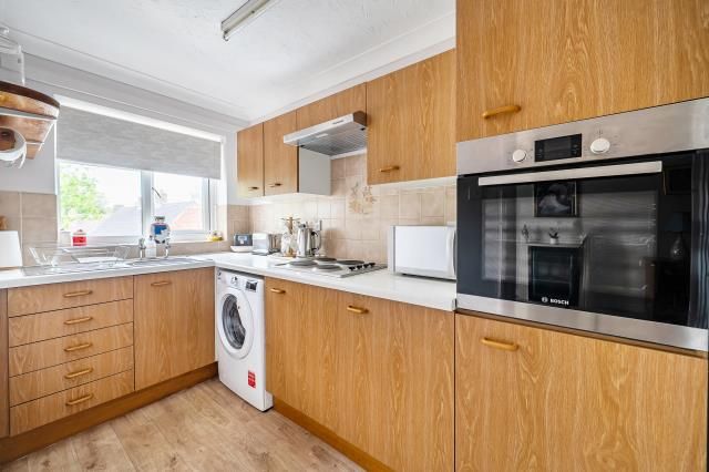 Property photo 3 of 8 Kitchen