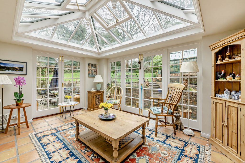 Property photo 2 of 31 Garden Room