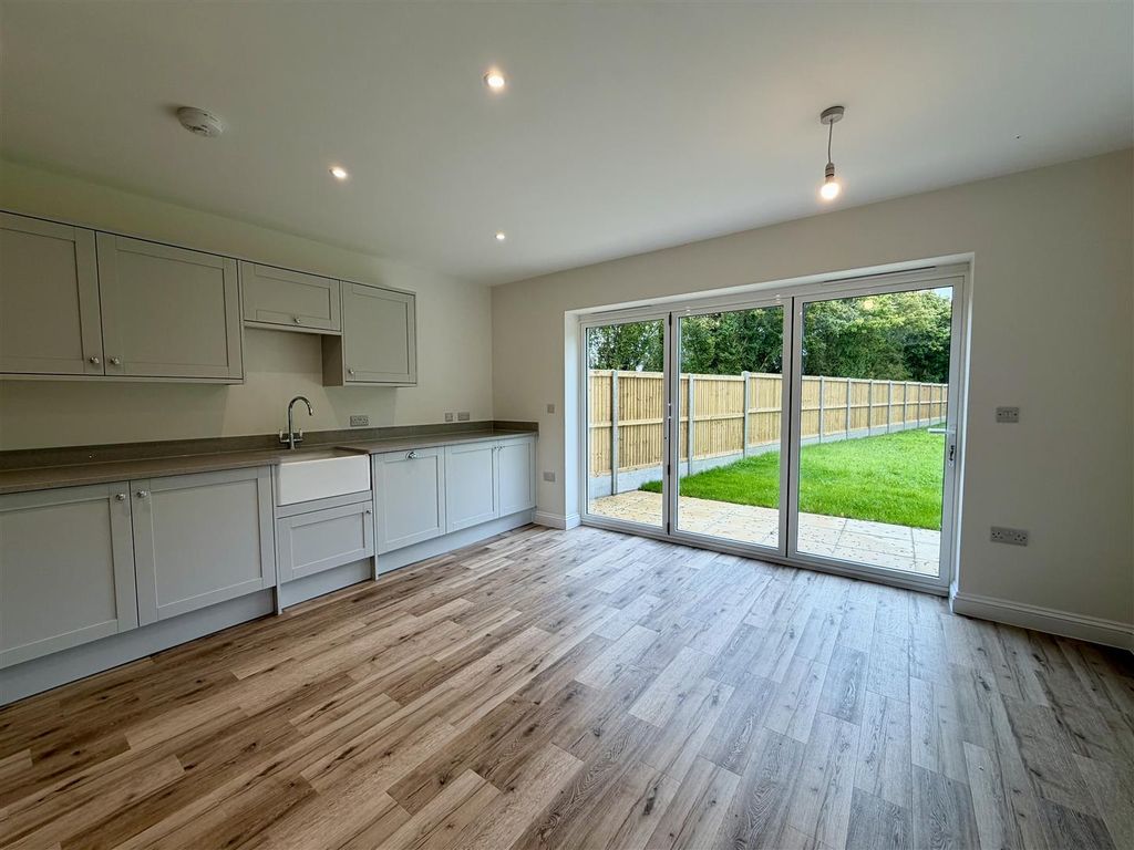 Property photo 2 of 25 Bi Folds.Jpeg