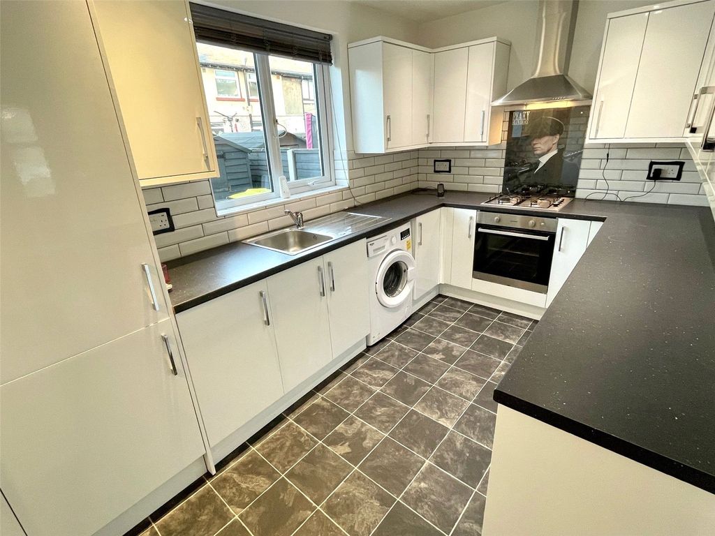 Property photo 3 of 13 Kitchen