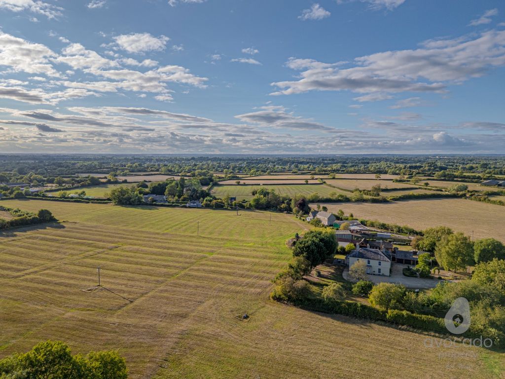 Property photo 2 of 44 4377124