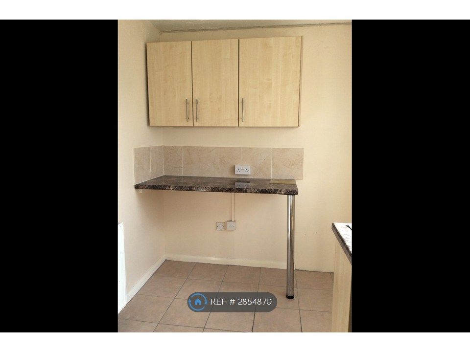 Property photo 2 of 9 Kitchen