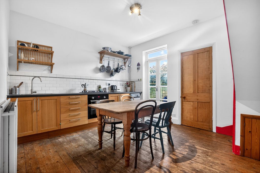 Property photo 2 of 6 Kitchen