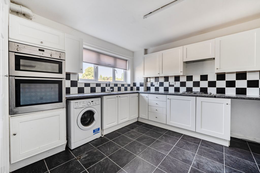 Property photo 3 of 12 Kitchen