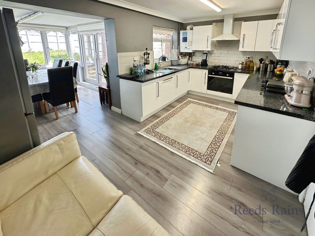 Property photo 3 of 11 Picture No. 06