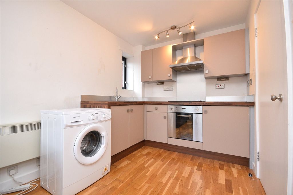 Property photo 3 of 8 Picture No. 15