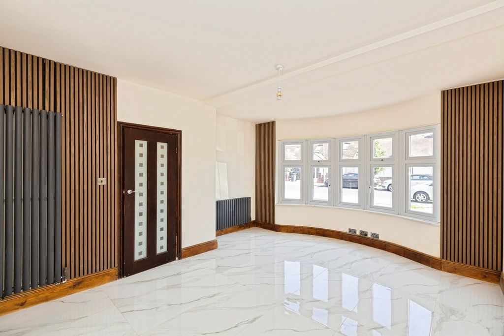 Property photo 3 of 33 Pbox-Img.Jpg