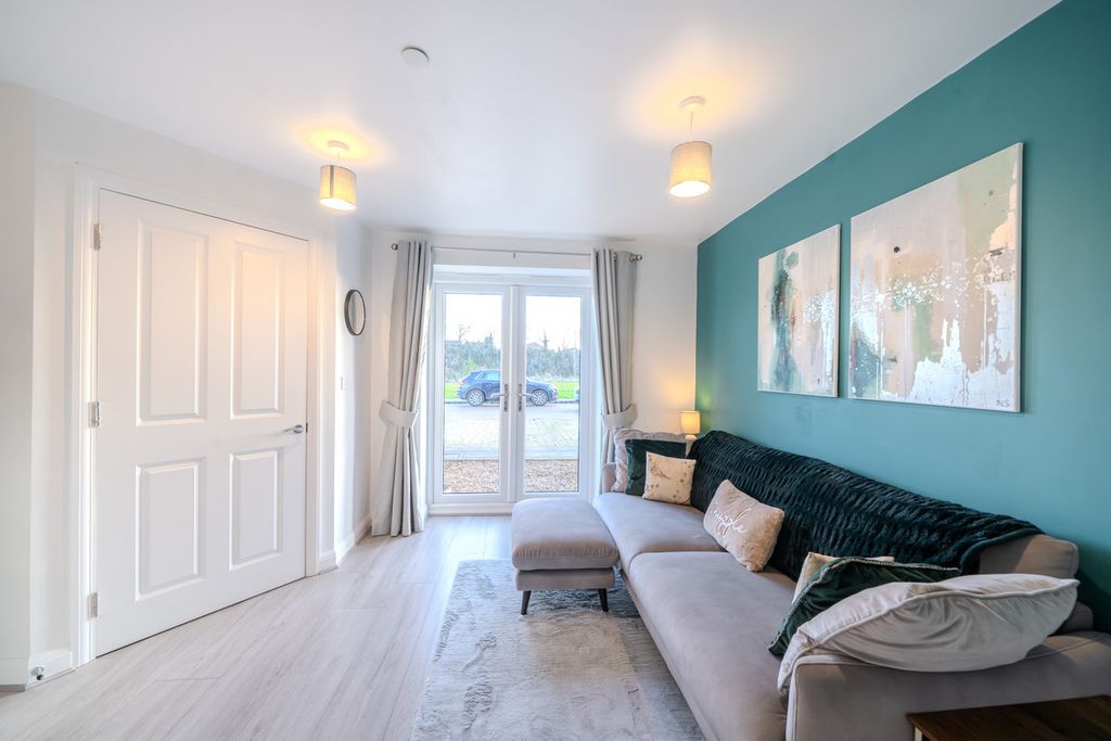 Property photo 3 of 34