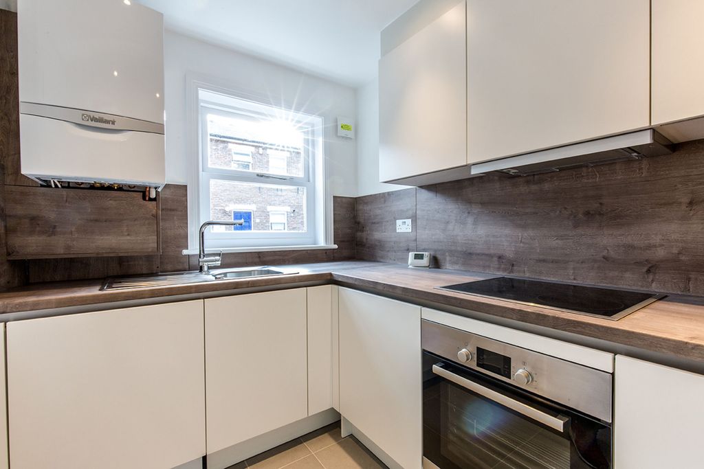 Property photo 2 of 19 Kitchen
