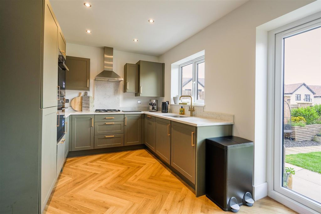 Property photo 3 of 14 Kitchen / Dining Room