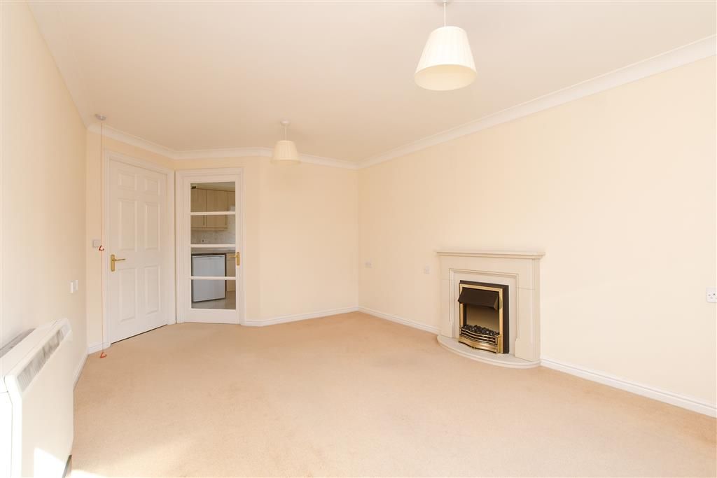 Property photo 3 of 9 Living/Dining Room