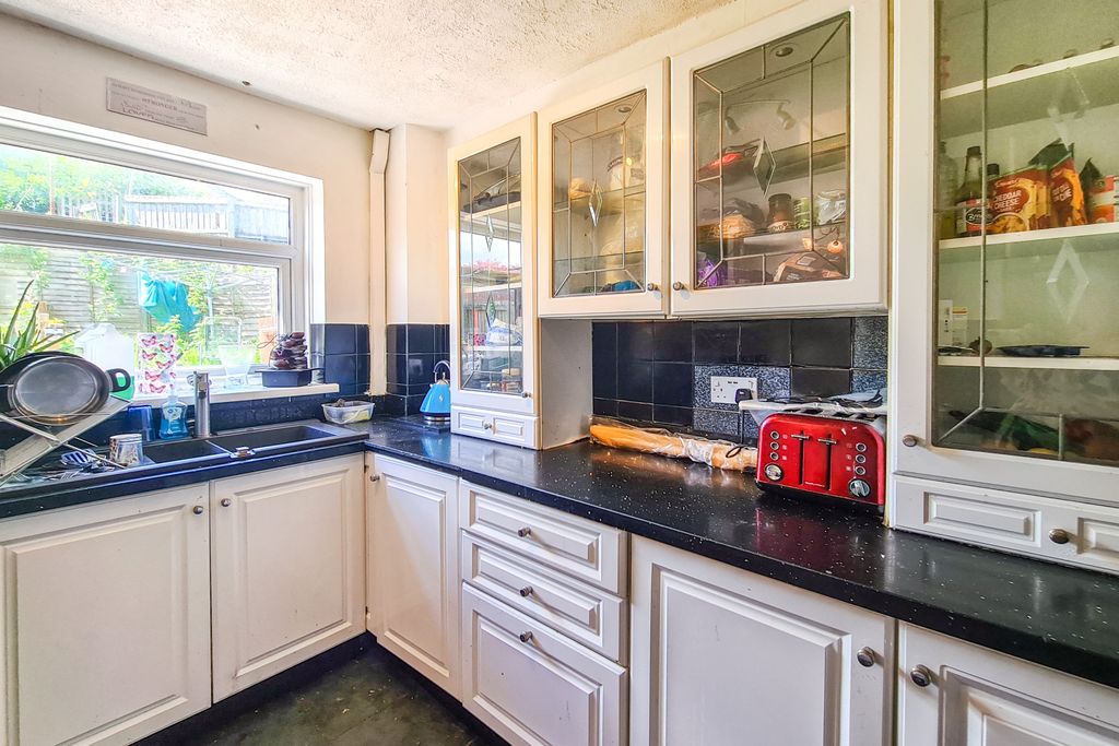 Property photo 2 of 16 60 Ty-Draw, Church Village, Pontypridd, South Wales, Cf38 1Uf