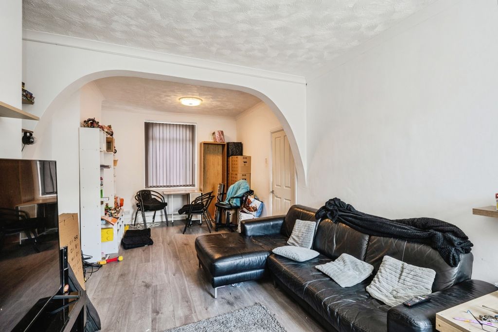 Property photo 2 of 18 Pbox-Img.Jpg