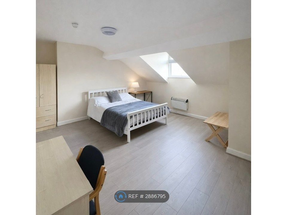 Property photo 2 of 7 Bed 2