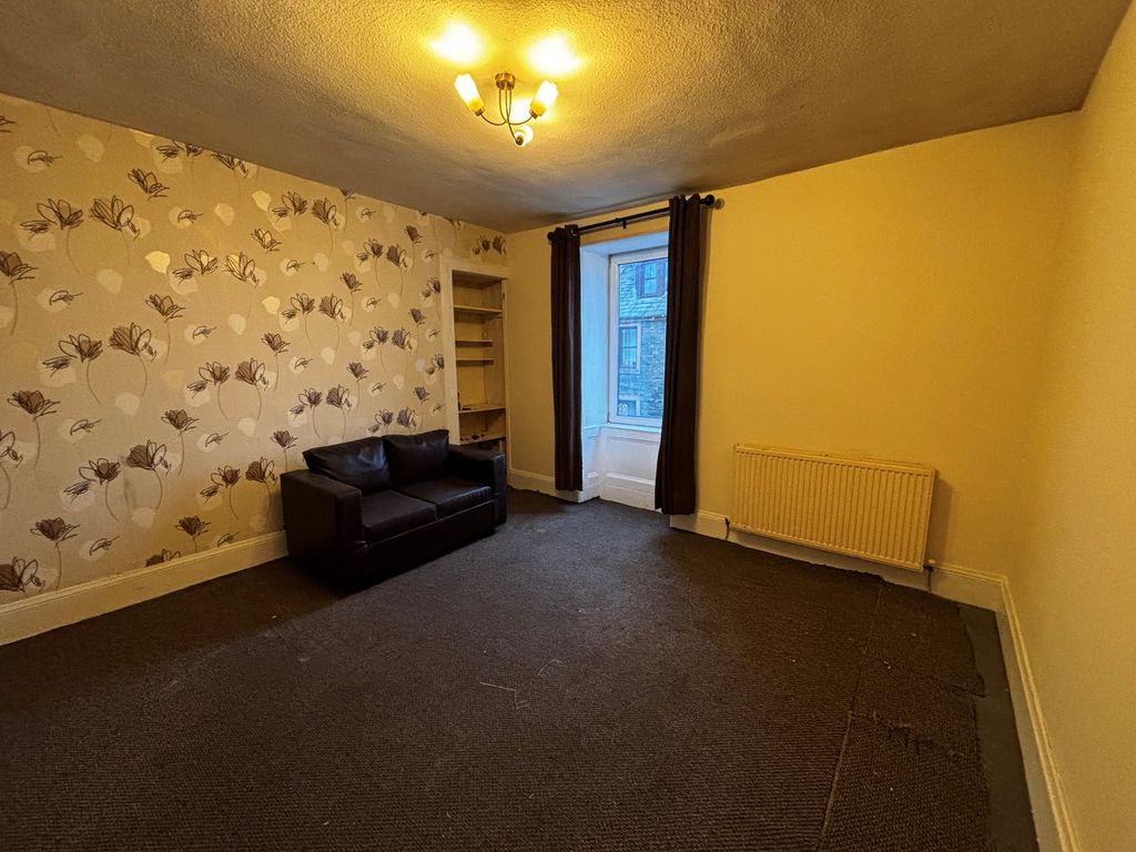 Property photo 2 of 8 Lounge 18A