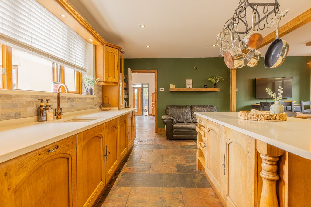 Property photo 3 of 39