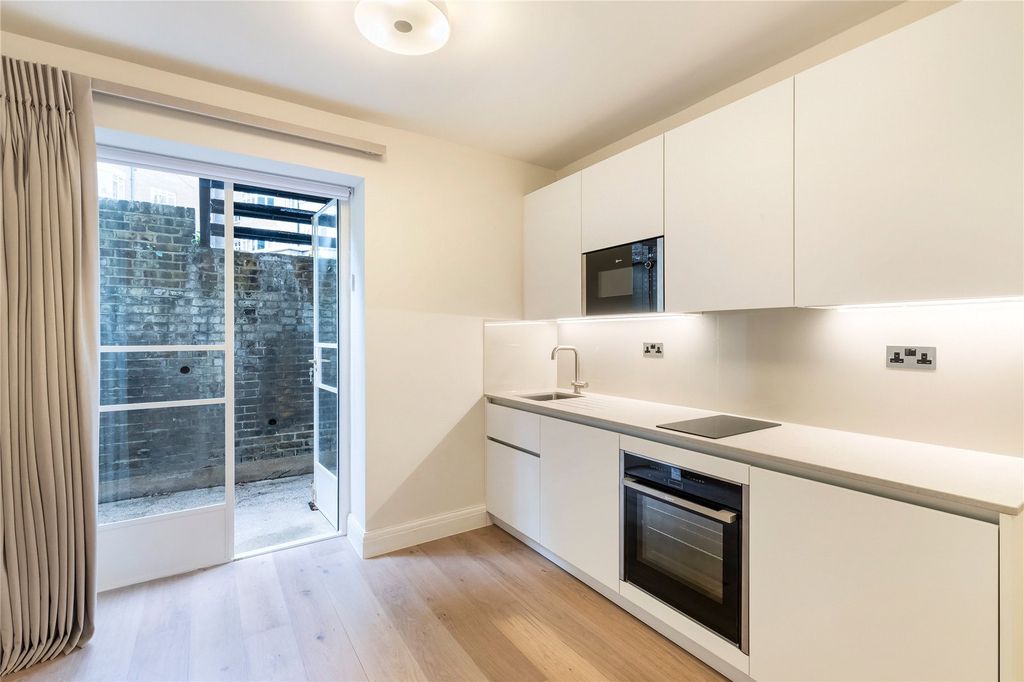 Property photo 2 of 5 Kitchenette
