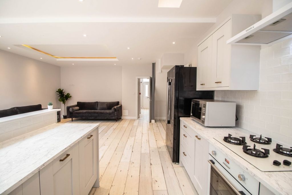 Property photo 1 of 7 Photo 0