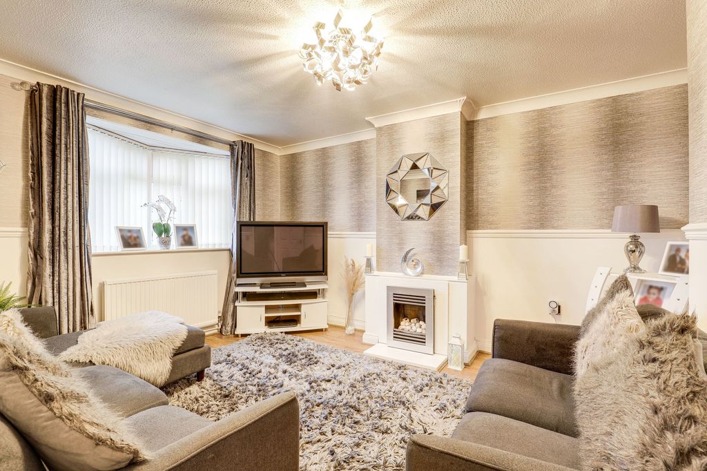 Property photo 2 of 18 Living Room