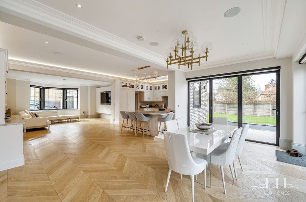 Property photo 3 of 21