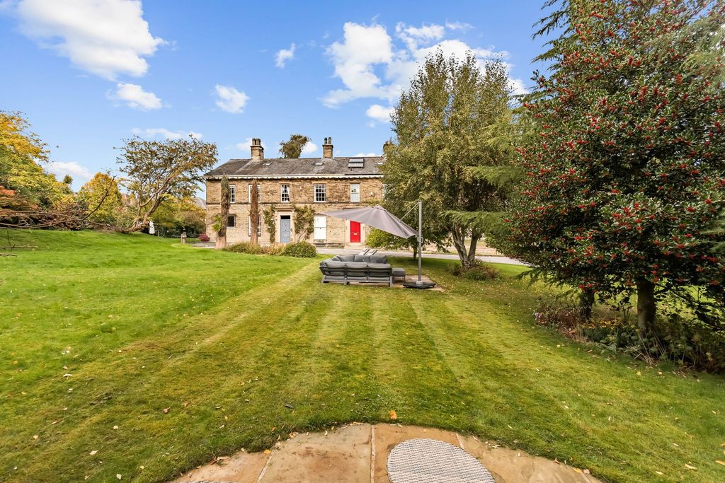 Property photo 1 of 77