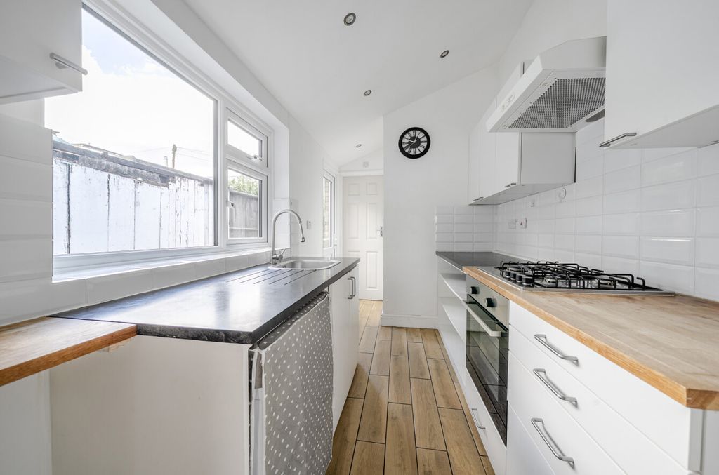 Property photo 3 of 21 1349687-19-68c019...
