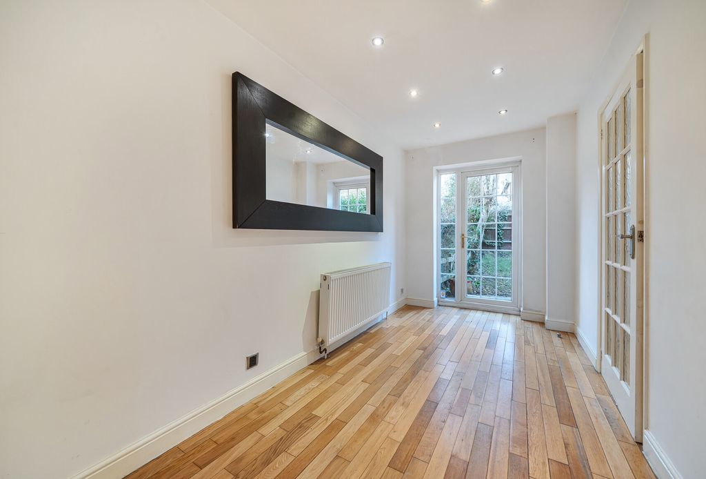 Property photo 3 of 13 1388293-18-6942d0...