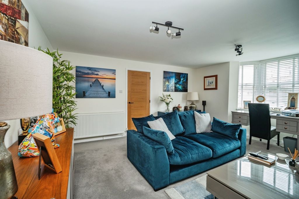 Property photo 3 of 18 Pbox-Img.Jpg