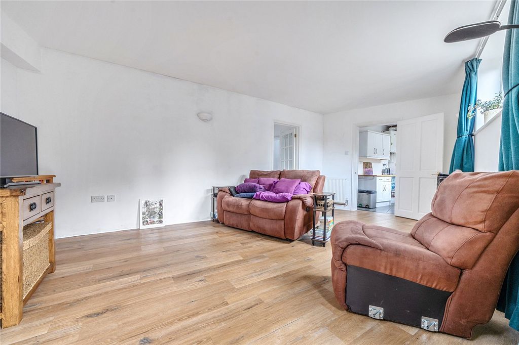 Property photo 3 of 17 Picture No. 23