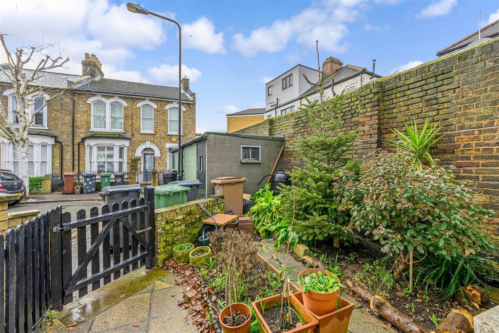 Property photo 3 of 13