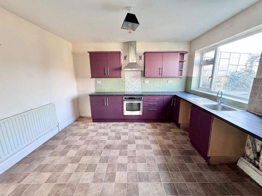 Property photo 3 of 14 Kitchen