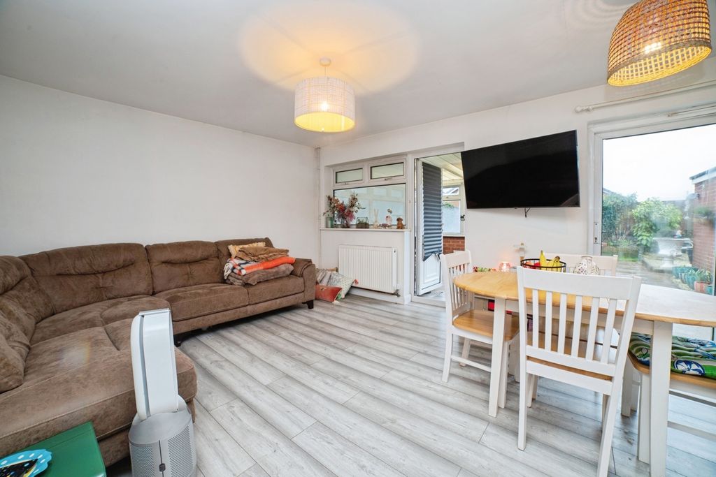 Property photo 3 of 16 Pbox-Img.Jpg