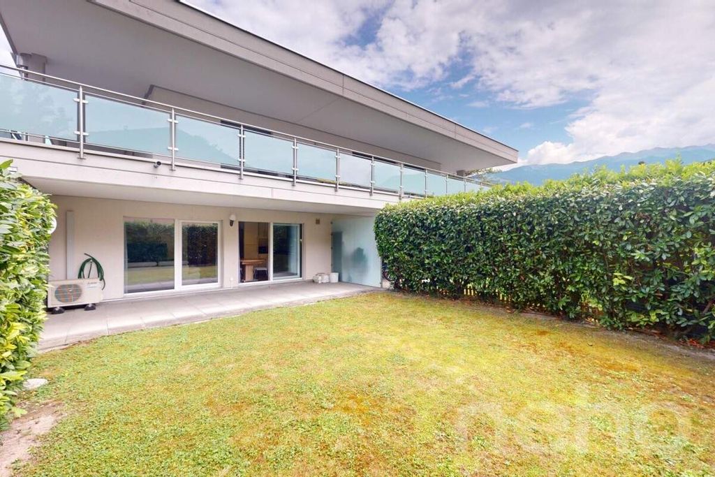 Property photo 3 of 12