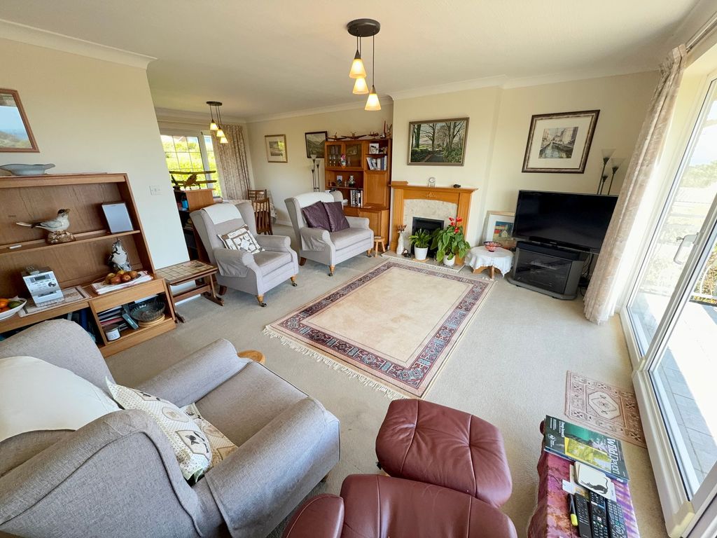 Property photo 3 of 28