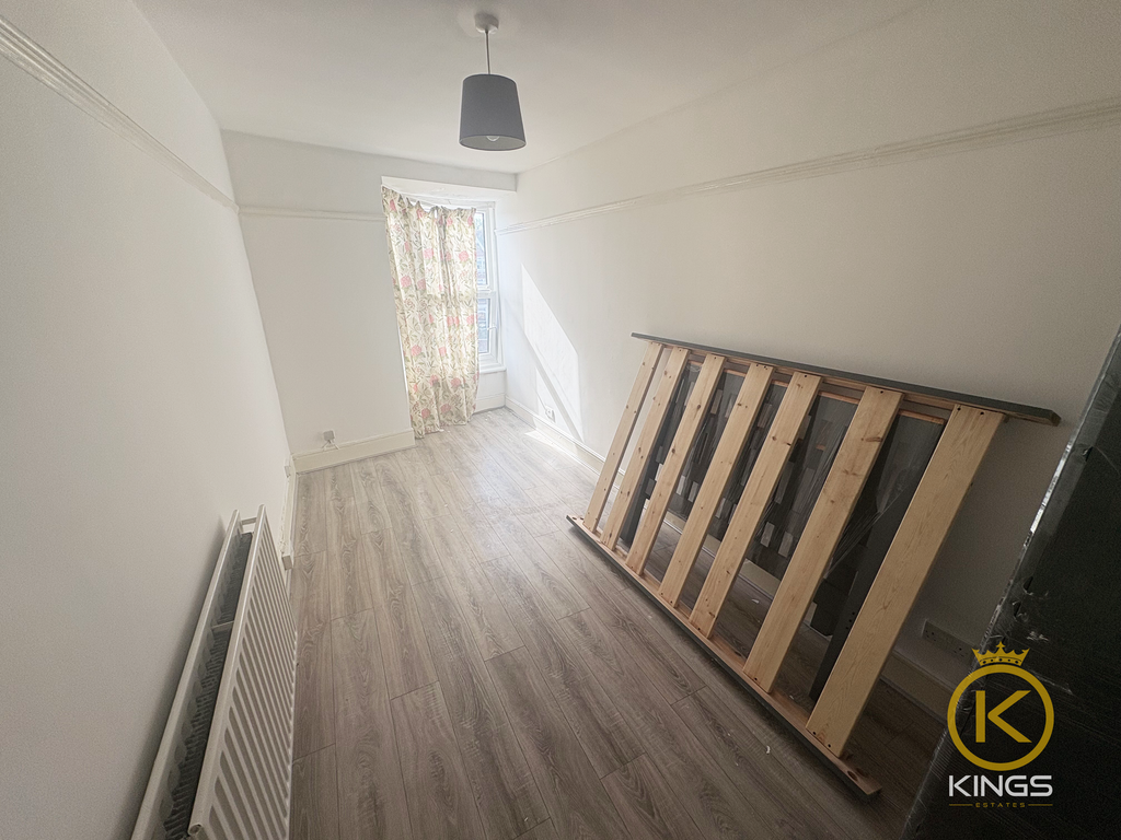 Property photo 2 of 13 5A Albert Road (1)