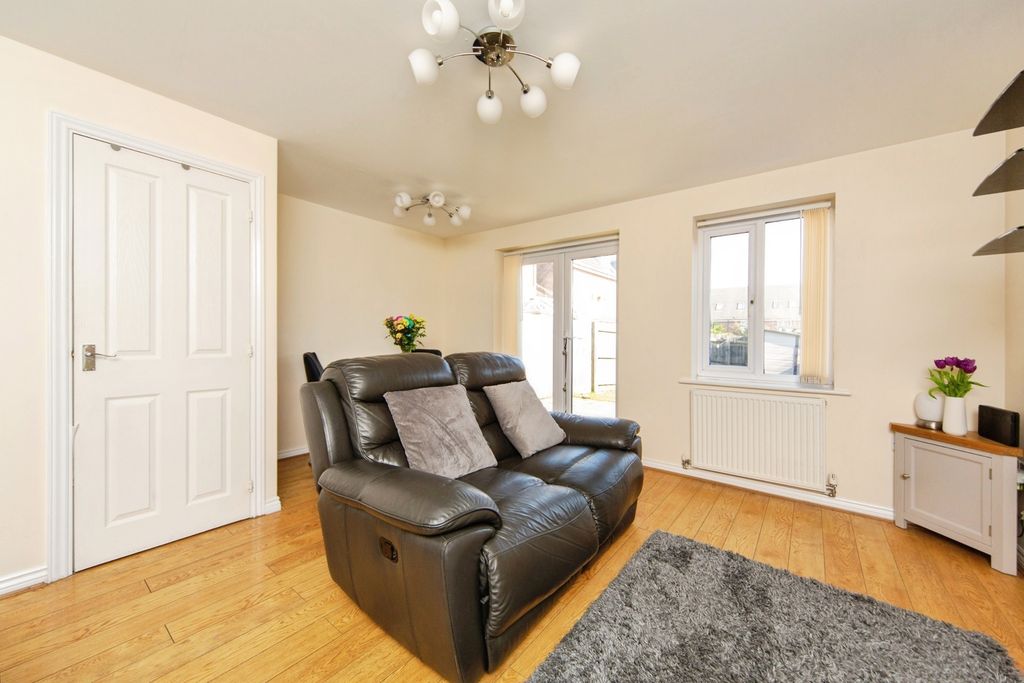 Property photo 3 of 20 Pbox-Img.Jpg