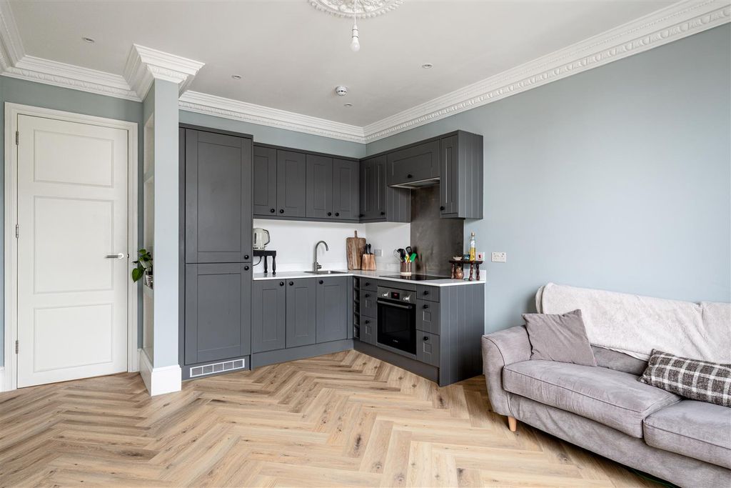 Property photo 3 of 11 Bolingbroke Road-7.Jpg