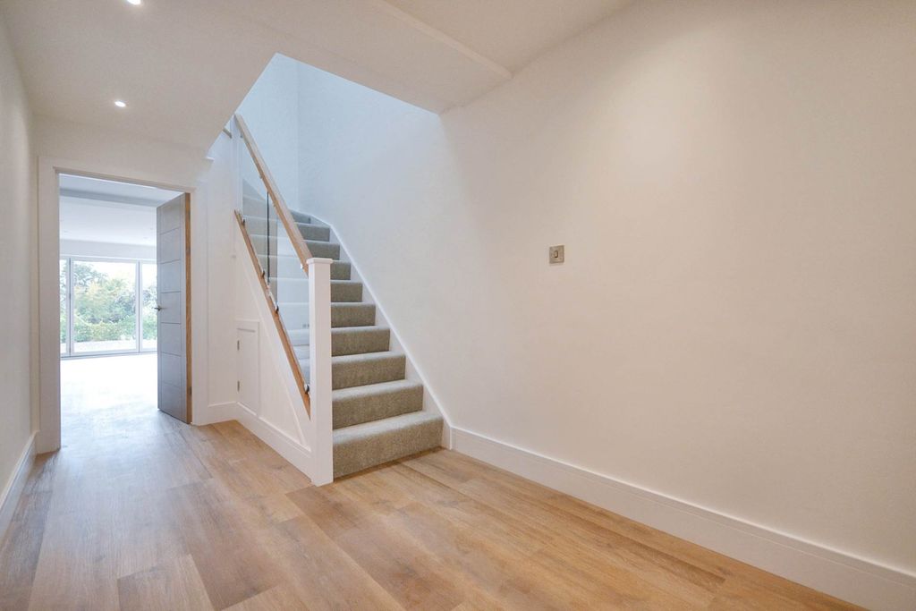 Property photo 3 of 23