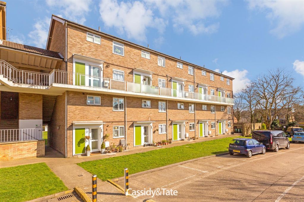 Property photo 1 of 17 469 The Ridgeway-031.Jpg