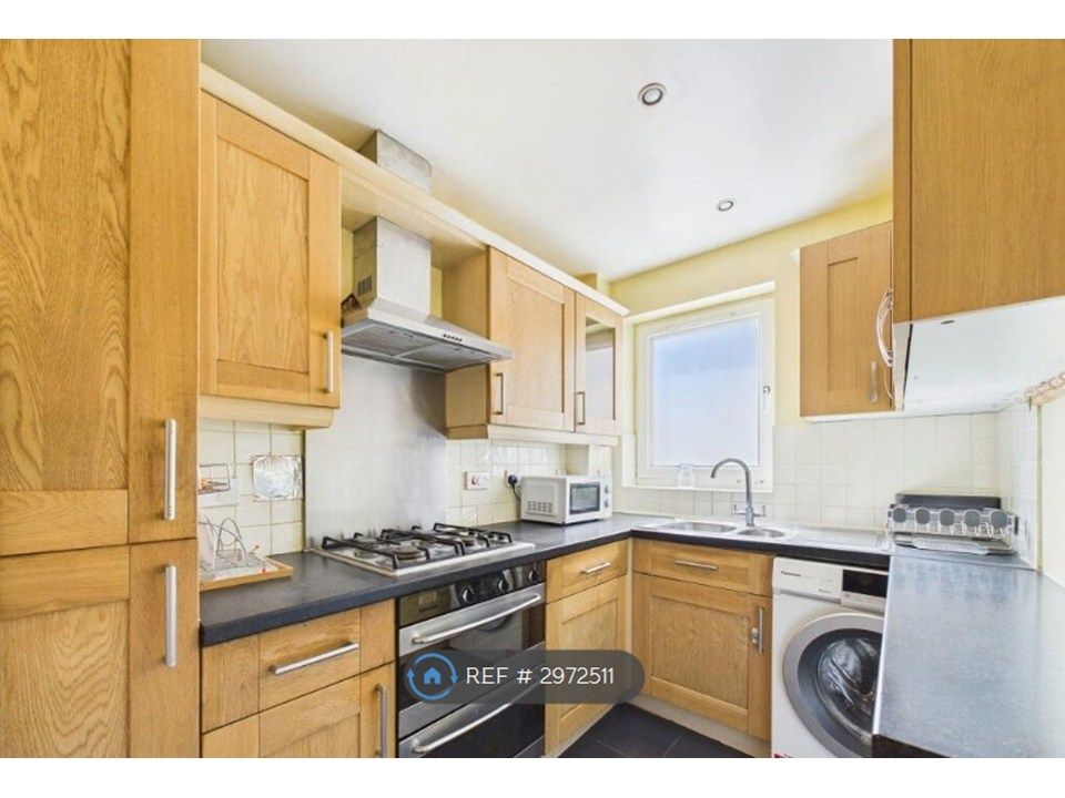 Property photo 2 of 7 Kitchen