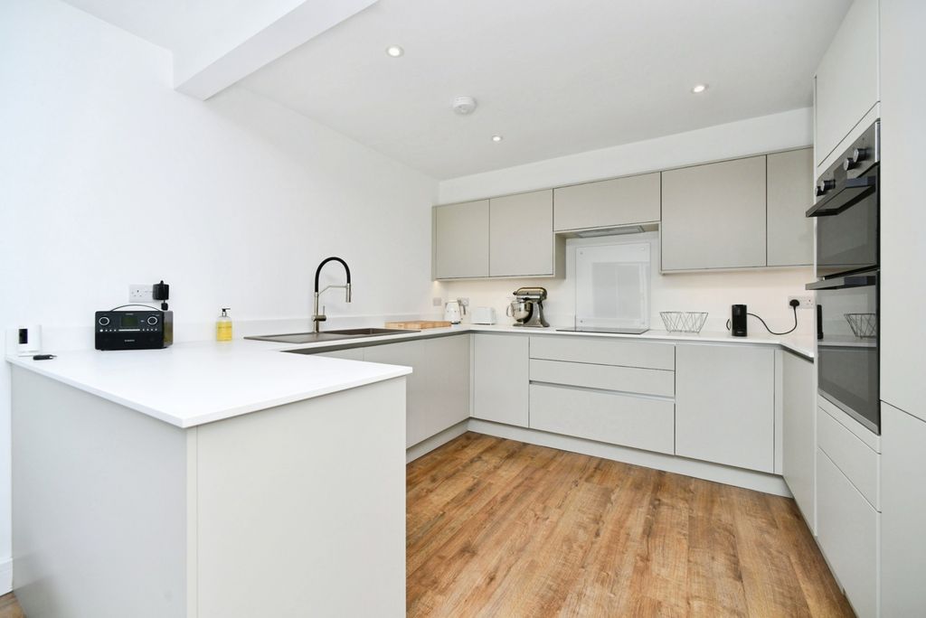 Property photo 3 of 28 Kitchen