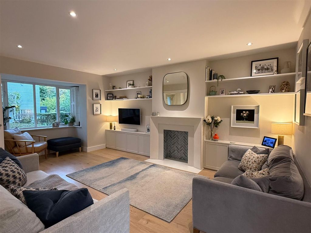 Property photo 2 of 36 7 Living Room.Jpg