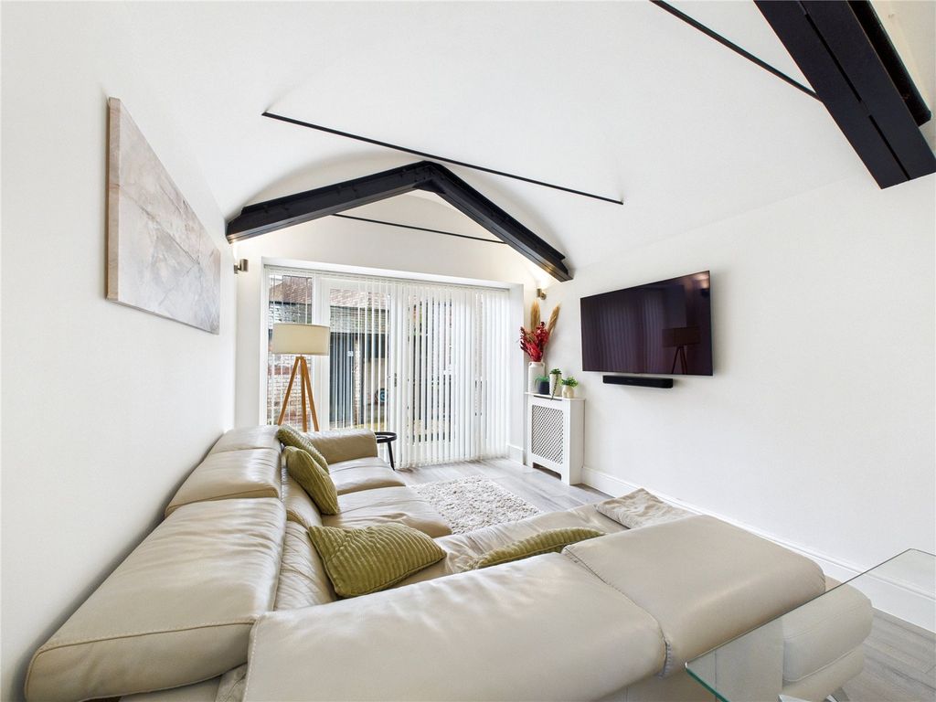 Property photo 3 of 11 Picture No. 01