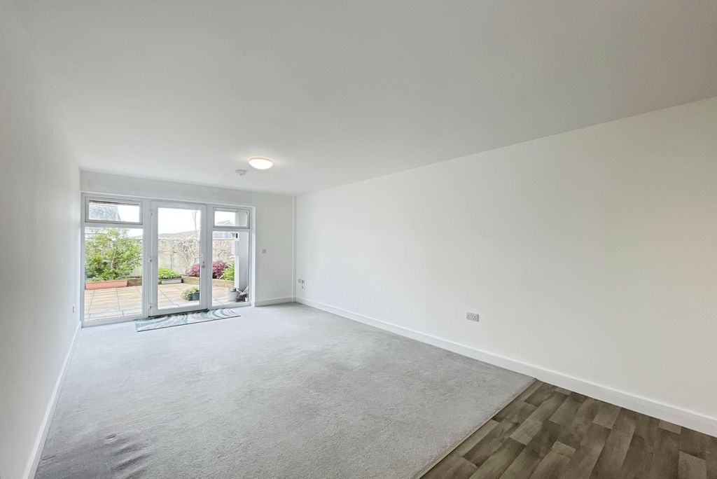 Property photo 2 of 21 Pbox-Img.Jpg