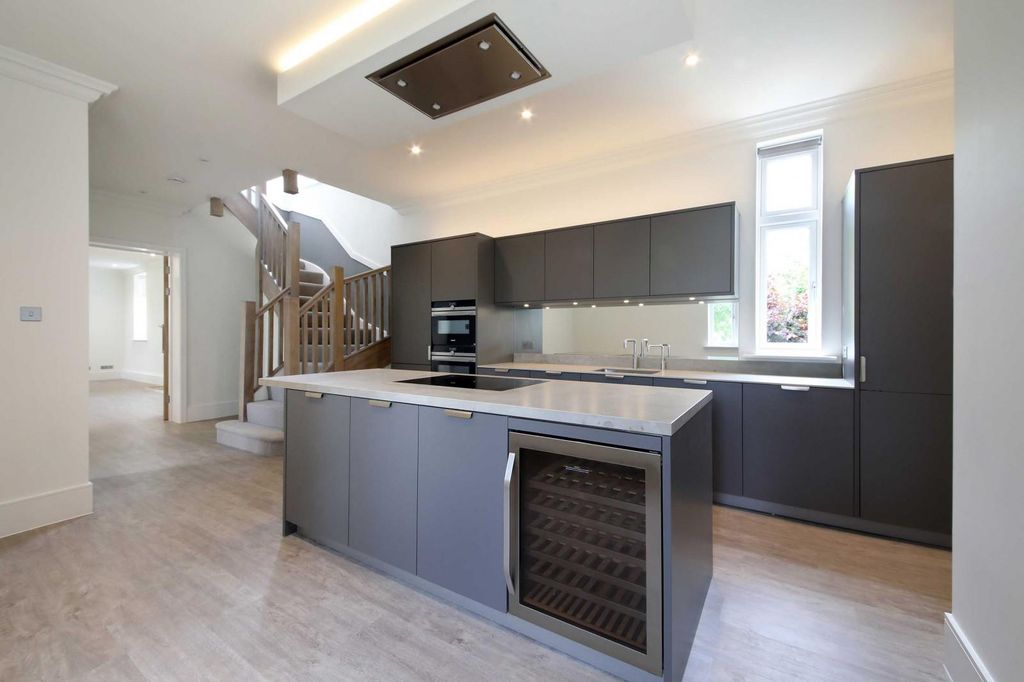 Property photo 2 of 11 Image