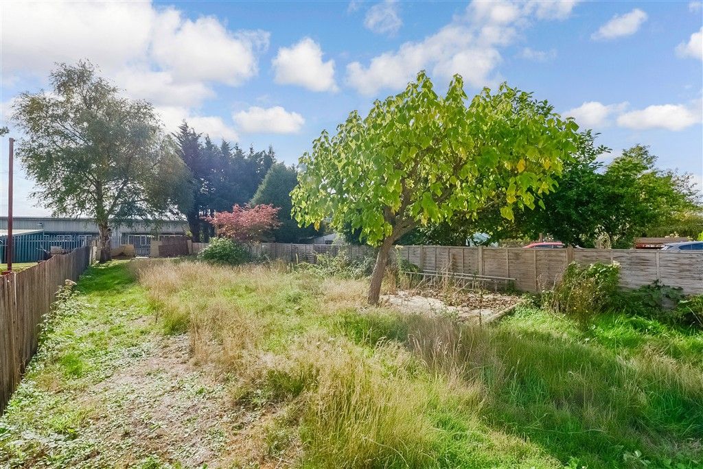 Property photo 2 of 12 Garden