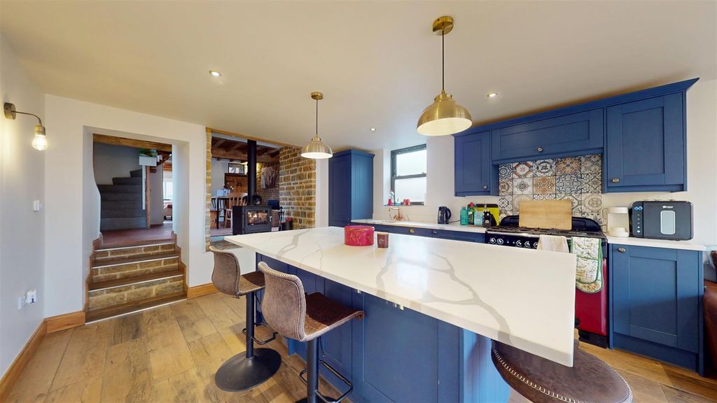 Property photo 2 of 18 Kitchen