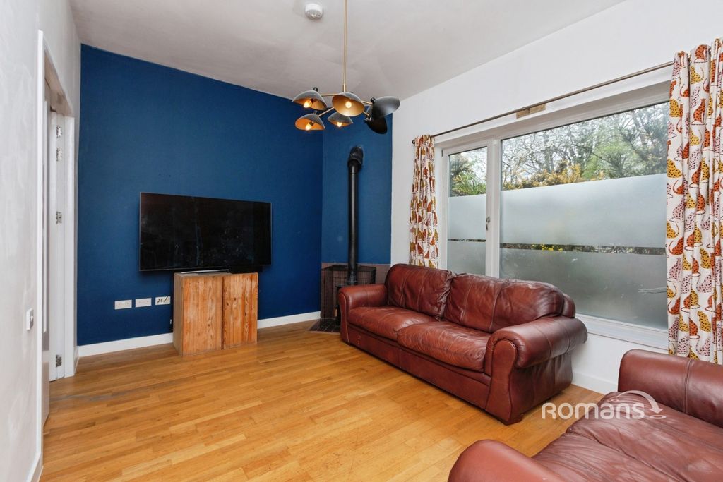 Property photo 2 of 11 Pbox-Img.Jpg